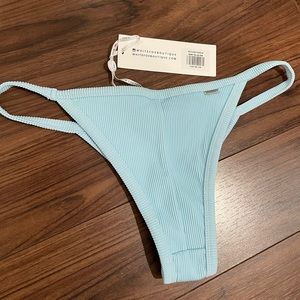 Cut bikini bottoms-cheeky